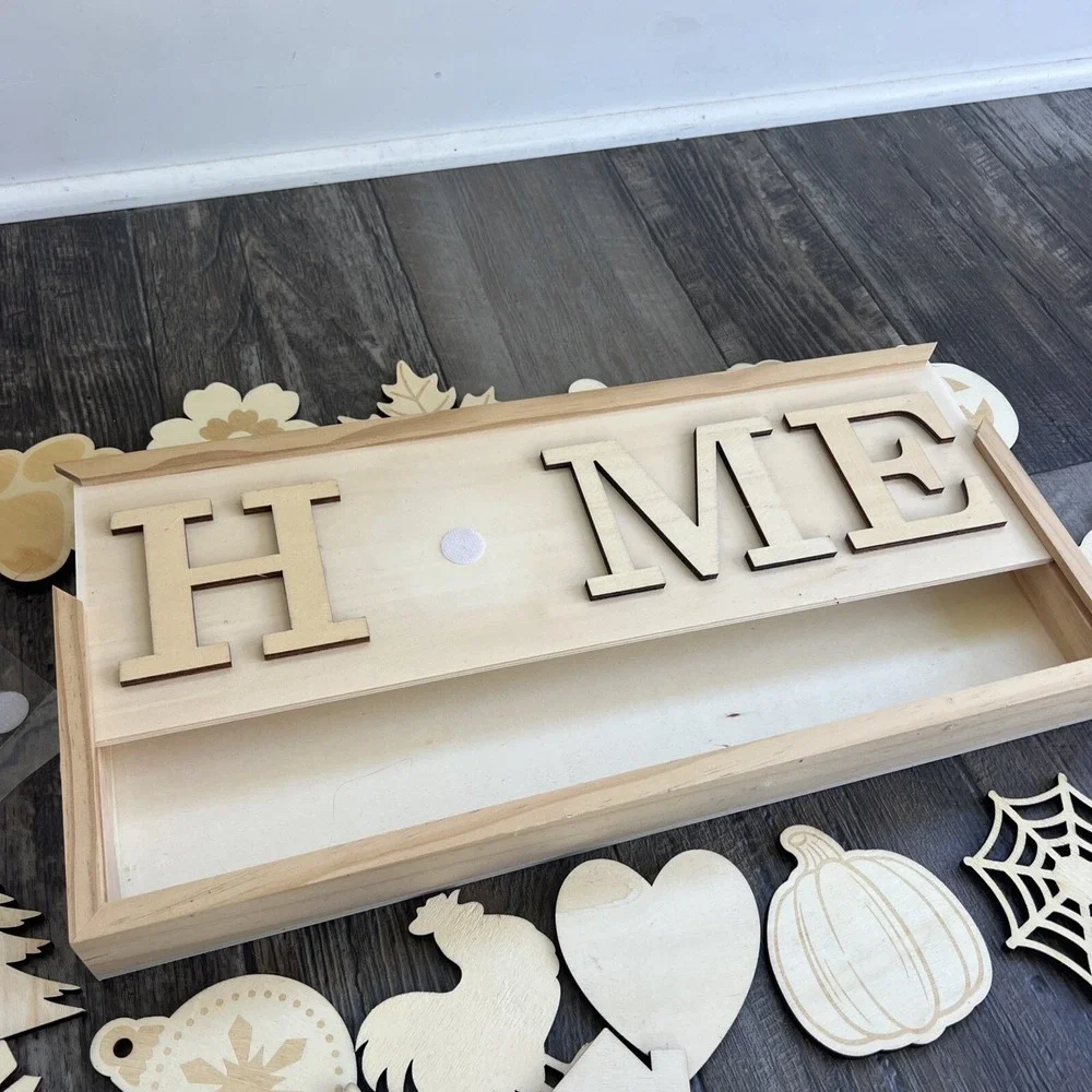 Interchangeable Home Wall Sign‎ with 18 Pcs Seasonal Icons Wooden Paint Yourself